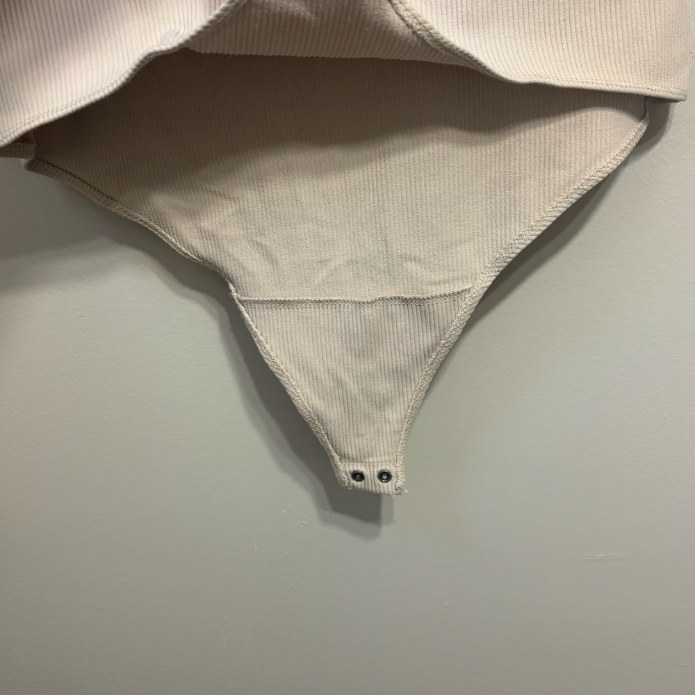 Abercrombie & Fitch Cream Scoop Neck Ribbed Bodysuit - Picture 4 of 4